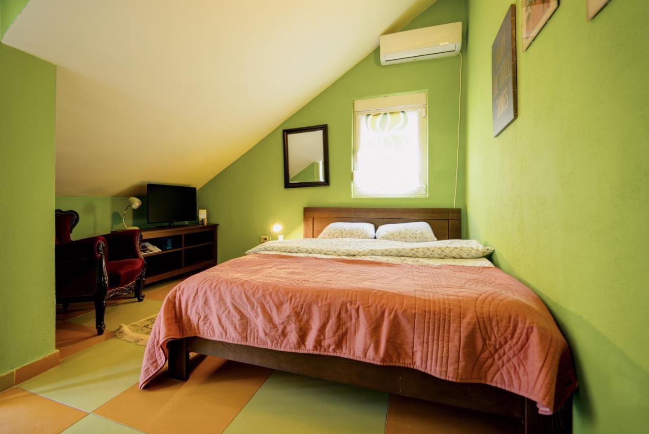 Q Podgorica Beds,Rooms And More Екстер'єр фото